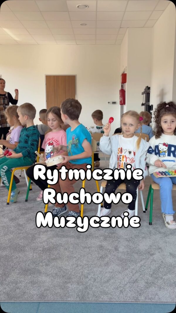 Połączenie melodii, instrumentów i ruchu 👉🏼 właśnie tak angażująco przebiegają u nas zajęcia rytmiczne z…
